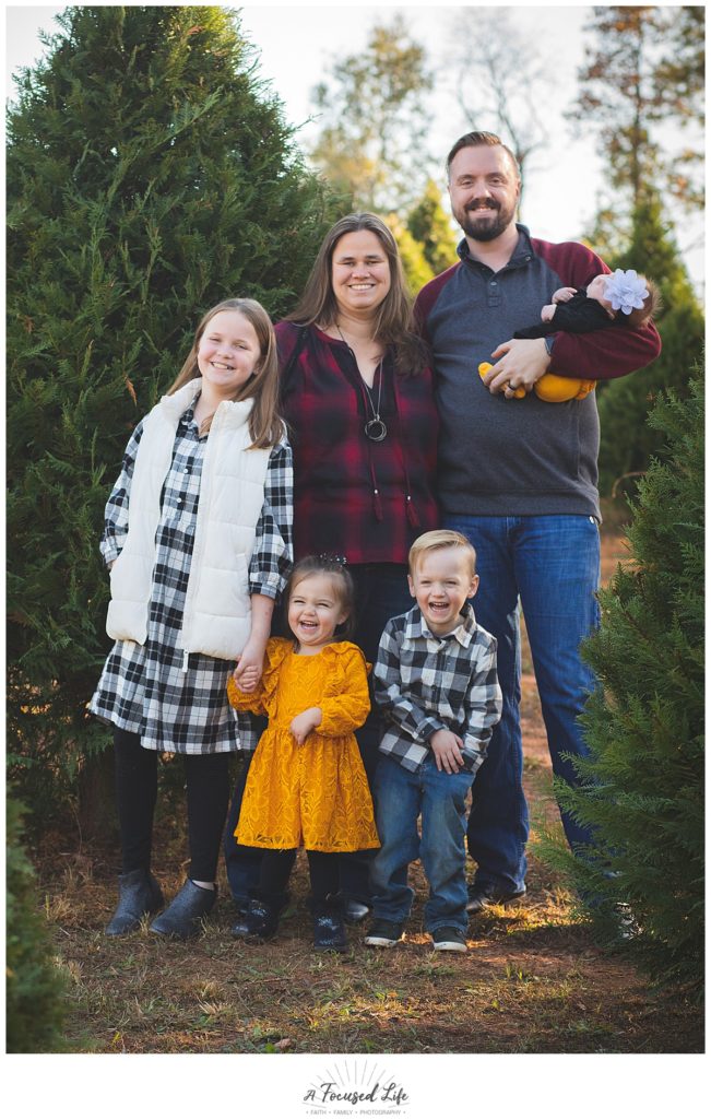 Christmas Tree Farm family of 5 session at Yuletide 